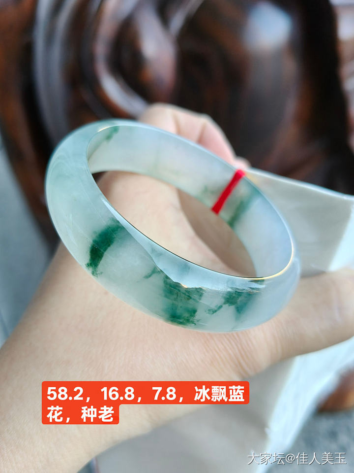 佳人美玉冰飘花手镯大圈口性价比_翡翠