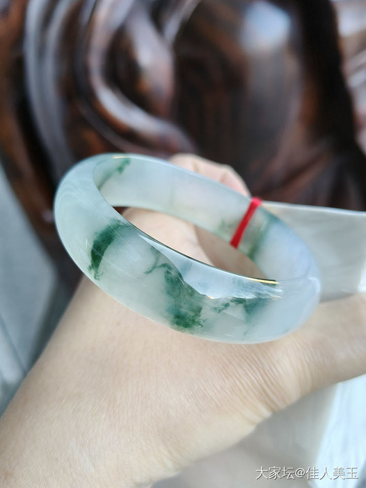 佳人美玉冰飘花手镯大圈口性价比_翡翠