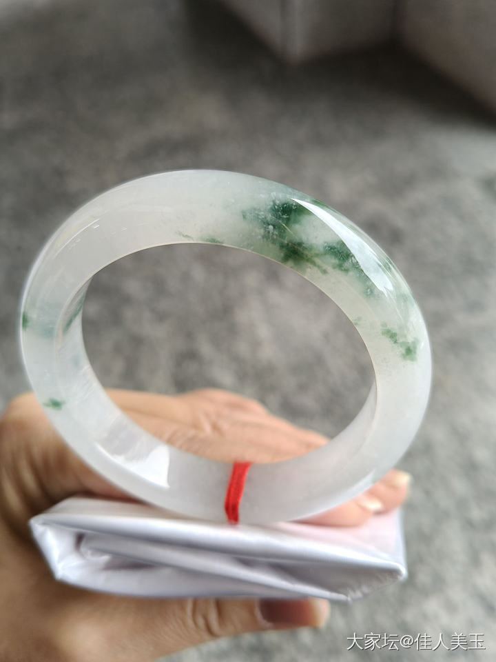 佳人美玉冰飘花手镯56圈口_翡翠