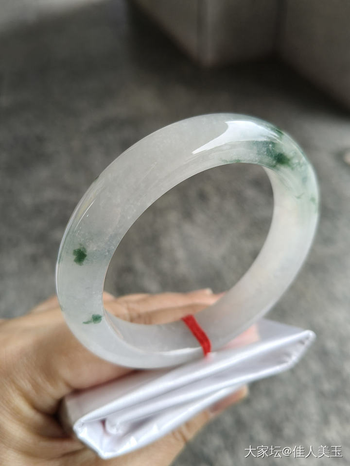 佳人美玉冰飘花手镯56圈口_翡翠