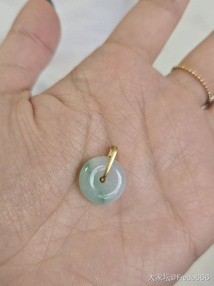 老坑冰种阳绿翡翠平安扣_翡翠