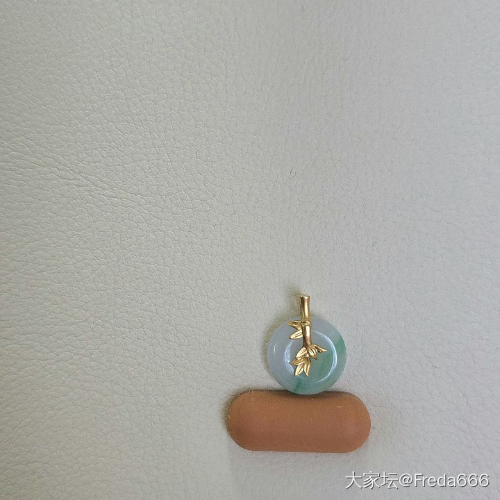 老坑冰种阳绿翡翠平安扣_翡翠