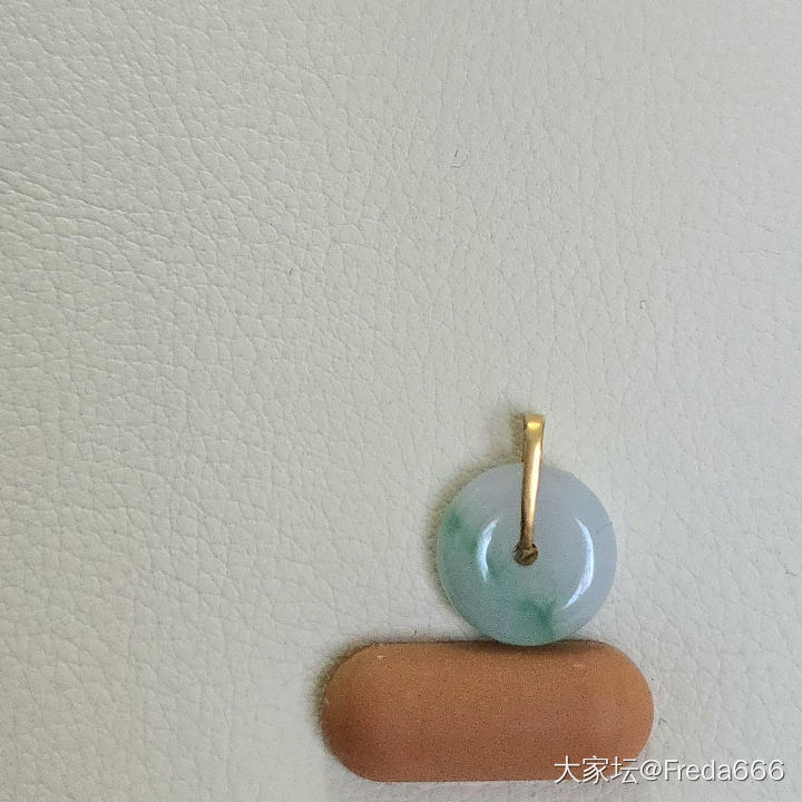 老坑冰种阳绿翡翠平安扣_翡翠