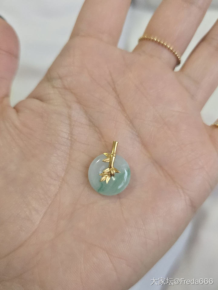 老坑冰种阳绿翡翠平安扣_翡翠
