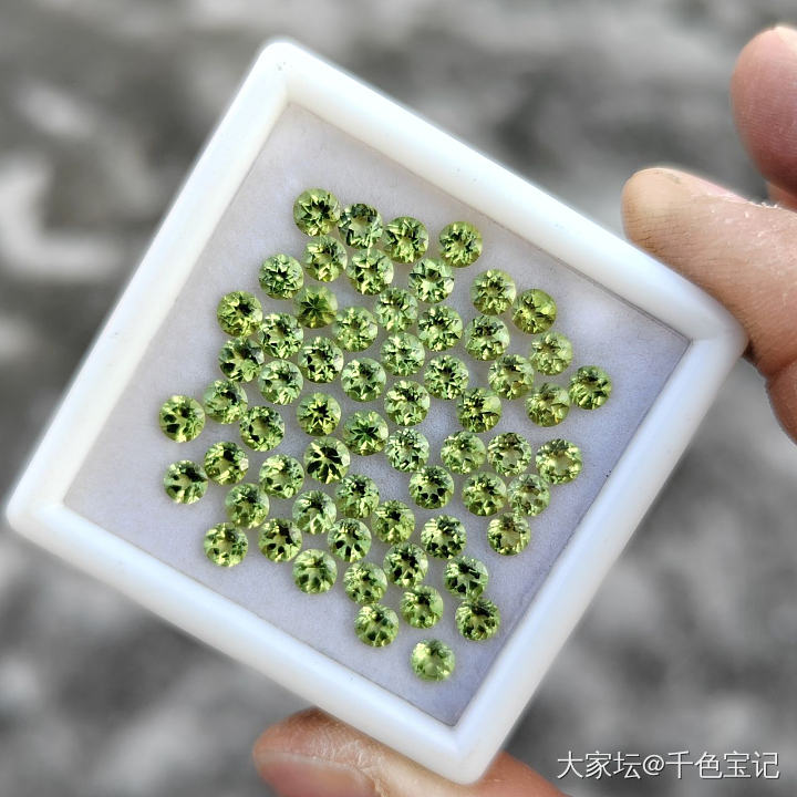 天然橄榄石圆4小配石_彩色宝石