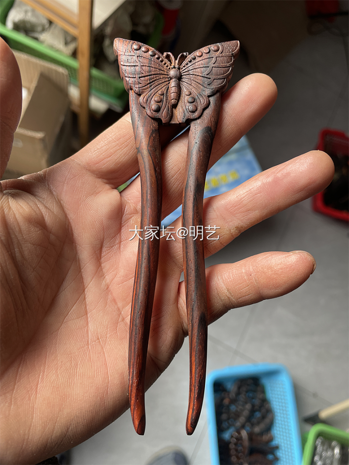 蝶驻芳华，木藏春秋：红酸枝蝴蝶发簪_首饰