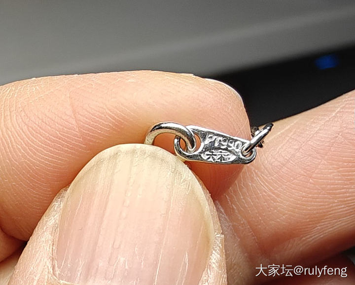 出六福铂金手链和百银足银手镯_金
