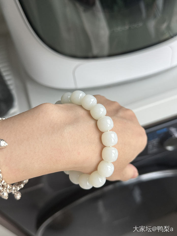 求问各位大佬这个是且末吗_珠串和田玉