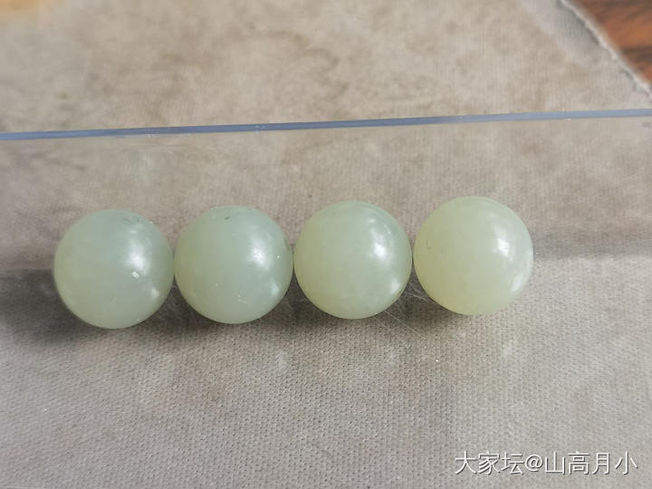 求问各位大佬这个是且末吗_珠串和田玉