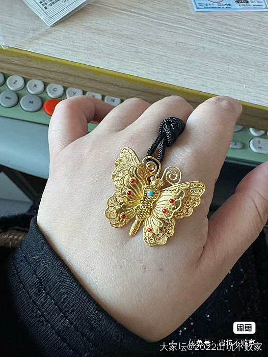 出些金子和翡翠等_金