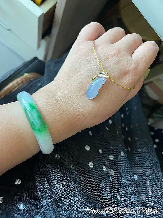 出些金子和翡翠等_金