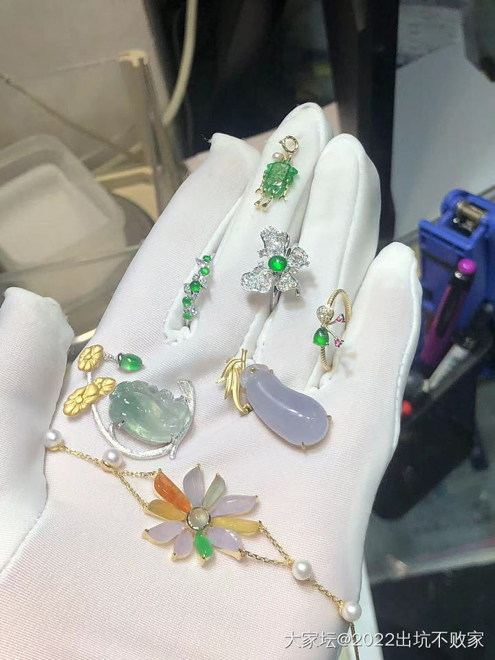 出些金子和翡翠等_金