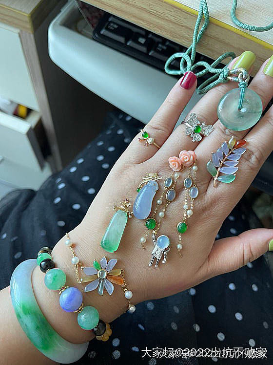 出些金子和翡翠等_金