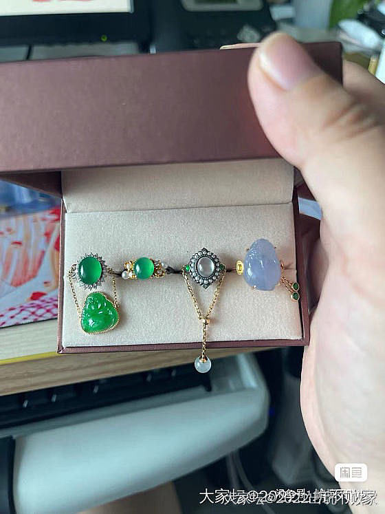 出些金子和翡翠等_金