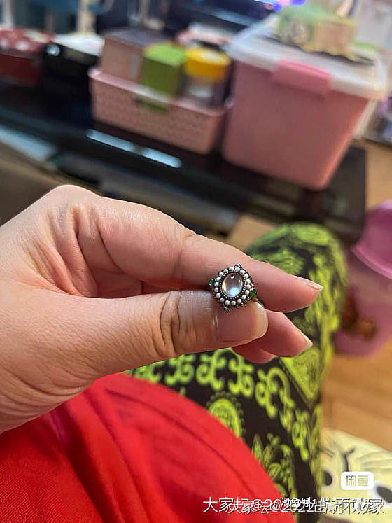 出些金子和翡翠等_金