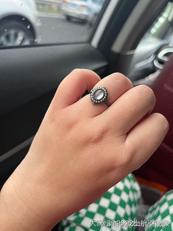 出些金子和翡翠等_金