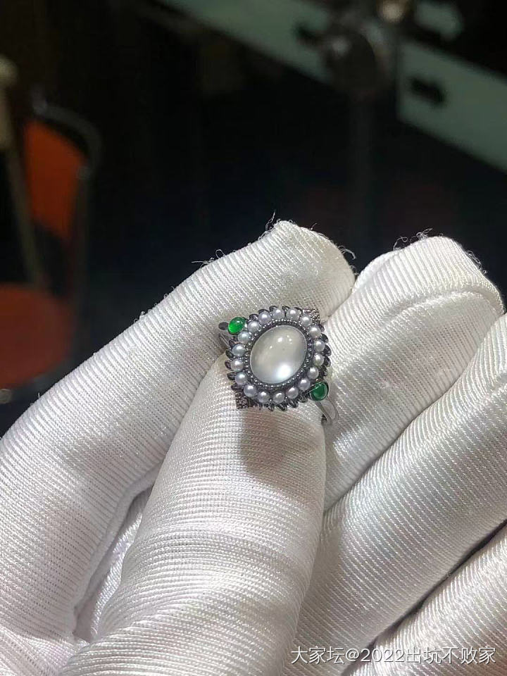 出些金子和翡翠等_金