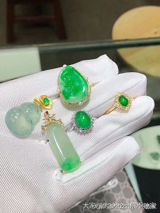 出些金子和翡翠等_金