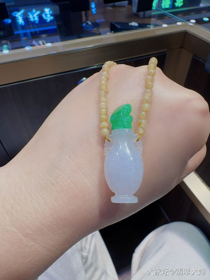 古风宝瓶吊坠_翡翠