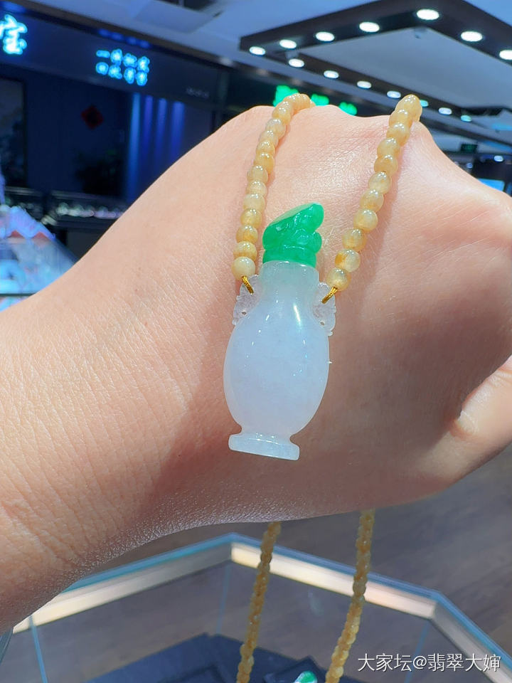 古风宝瓶吊坠_翡翠