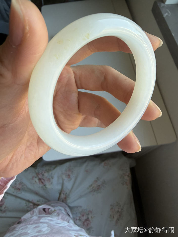 和田俄白54有一块留皮_和田玉