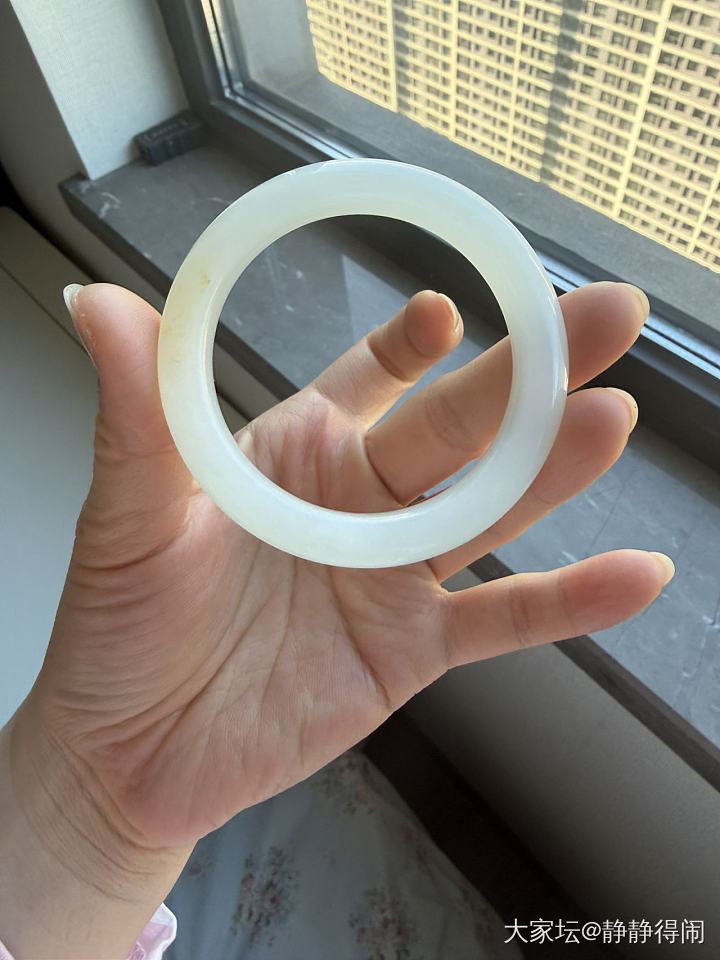 和田俄白54有一块留皮_和田玉