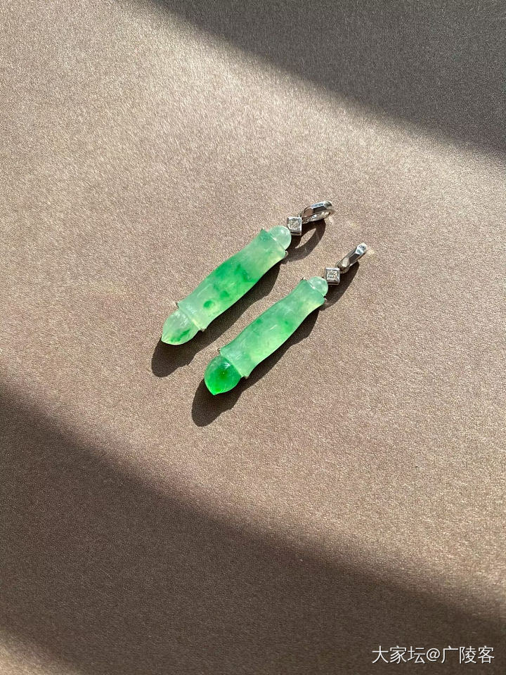 玻璃种飘花文昌笔翡翠吊坠_翡翠