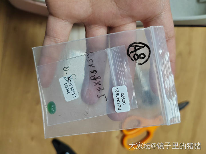 一些裸石，都带证书_翡翠