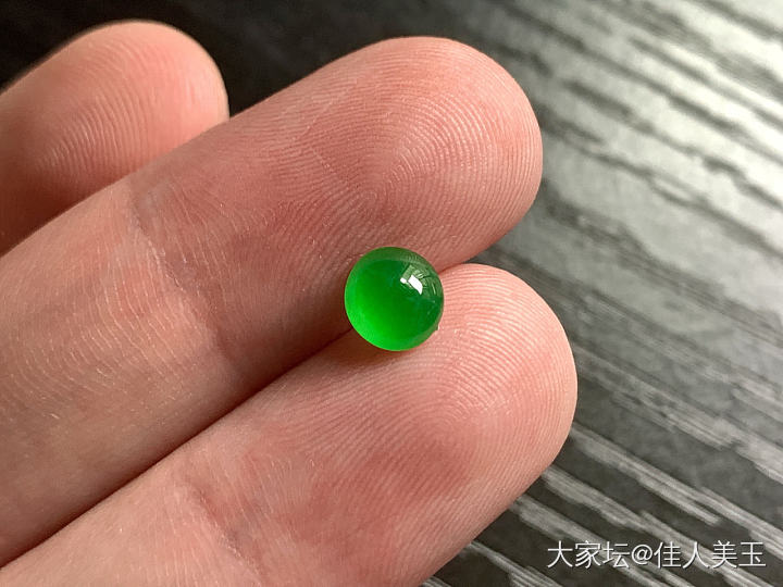 佳人美玉色标阳绿蛋面价18800_翡翠