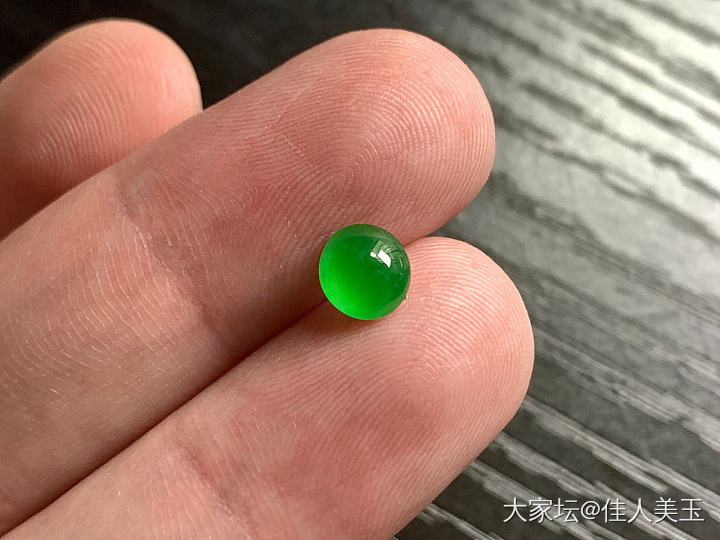 佳人美玉色标阳绿蛋面价18800_翡翠