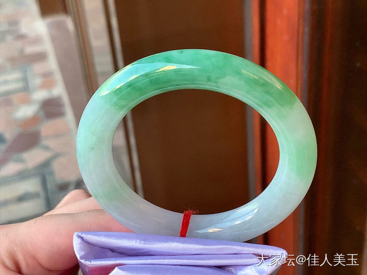 佳人美玉飘花胖圆条手镯圈口58.6_翡翠