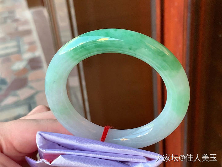 佳人美玉飘花胖圆条手镯圈口58.6_翡翠