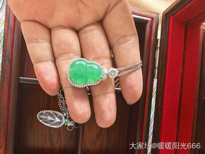 冰甜绿翡翠葫芦_翡翠
