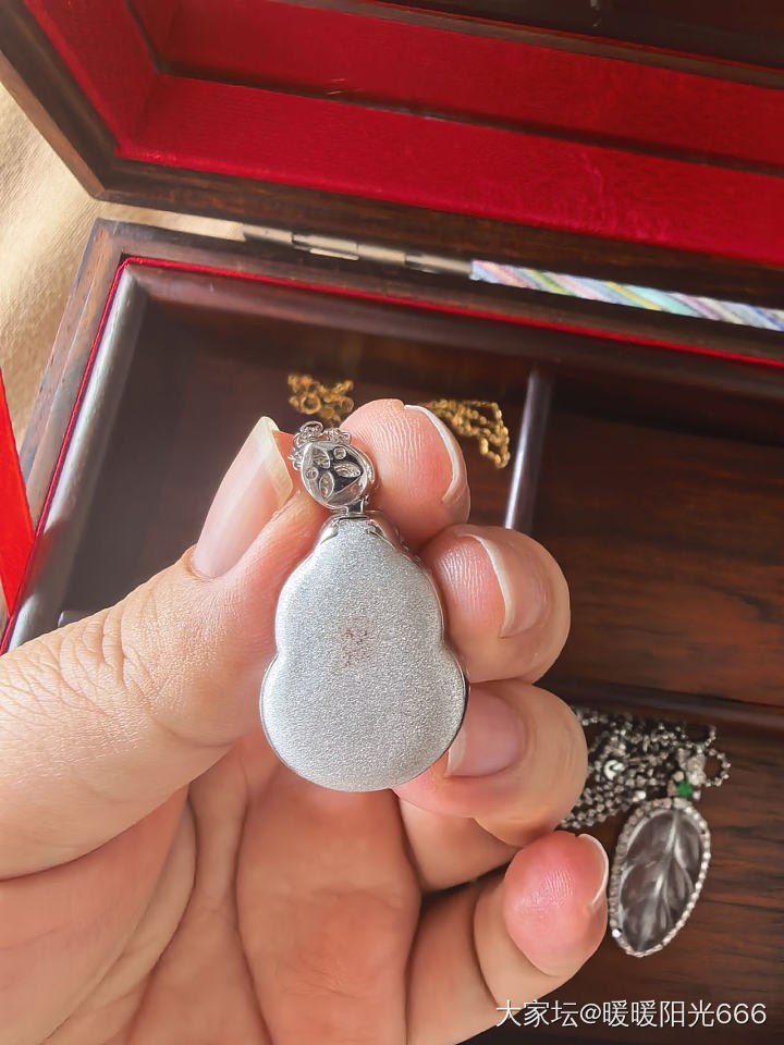 冰甜绿翡翠葫芦_翡翠