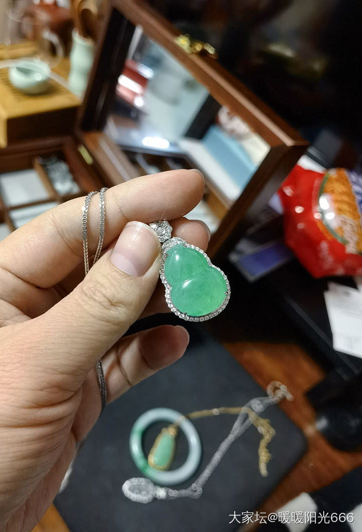 冰甜绿翡翠葫芦_翡翠