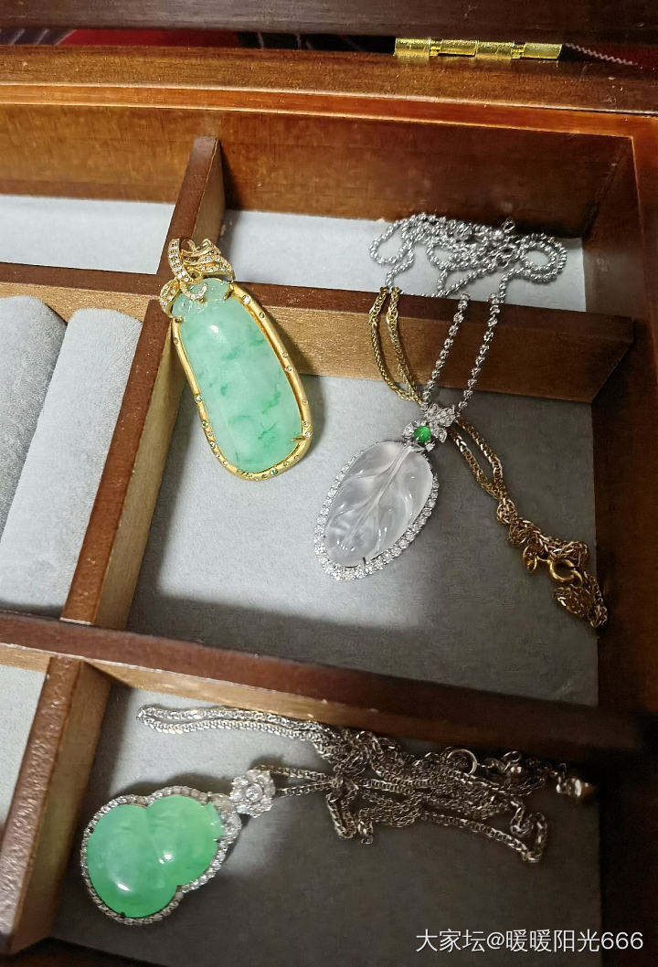 冰甜绿翡翠葫芦_翡翠