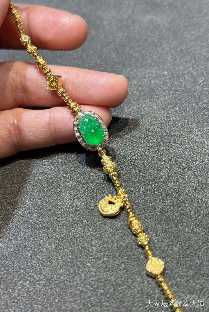 黄金搭缅料阳绿貔貅手链_翡翠