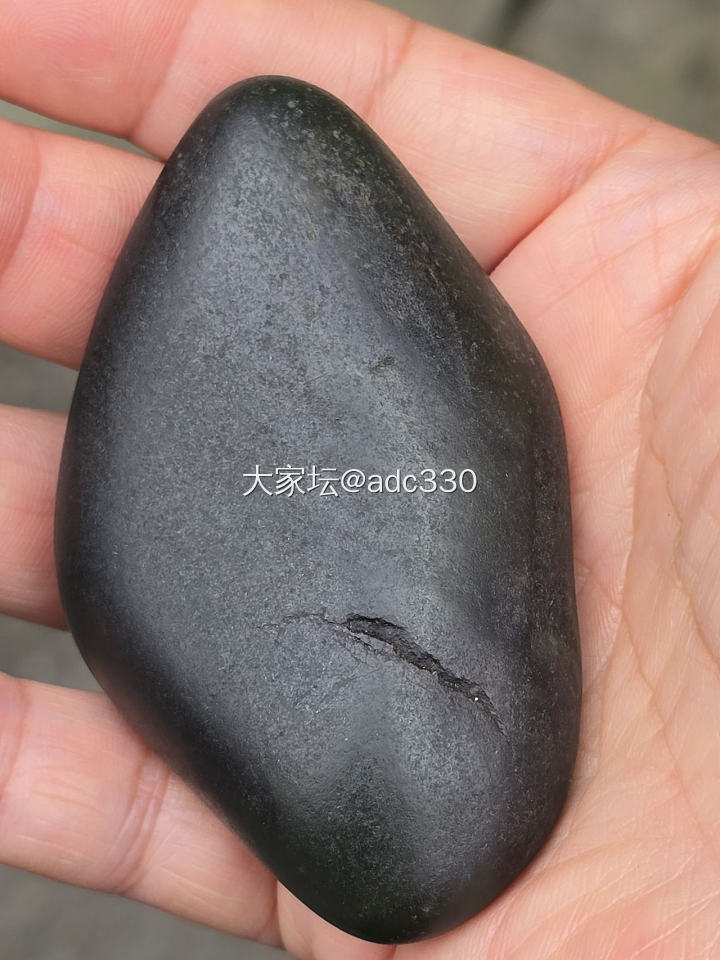 和田玉黑青籽料原石_和田玉