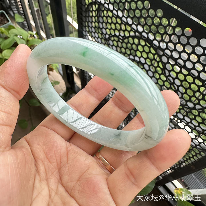 冰糯种冰丝绿正圈手镯60mm_翡翠