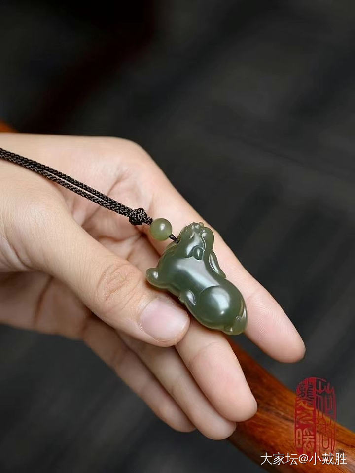 花香袭人暖 籽料青玉 凉凉籽 望天犼 挂件 吊坠_和田玉