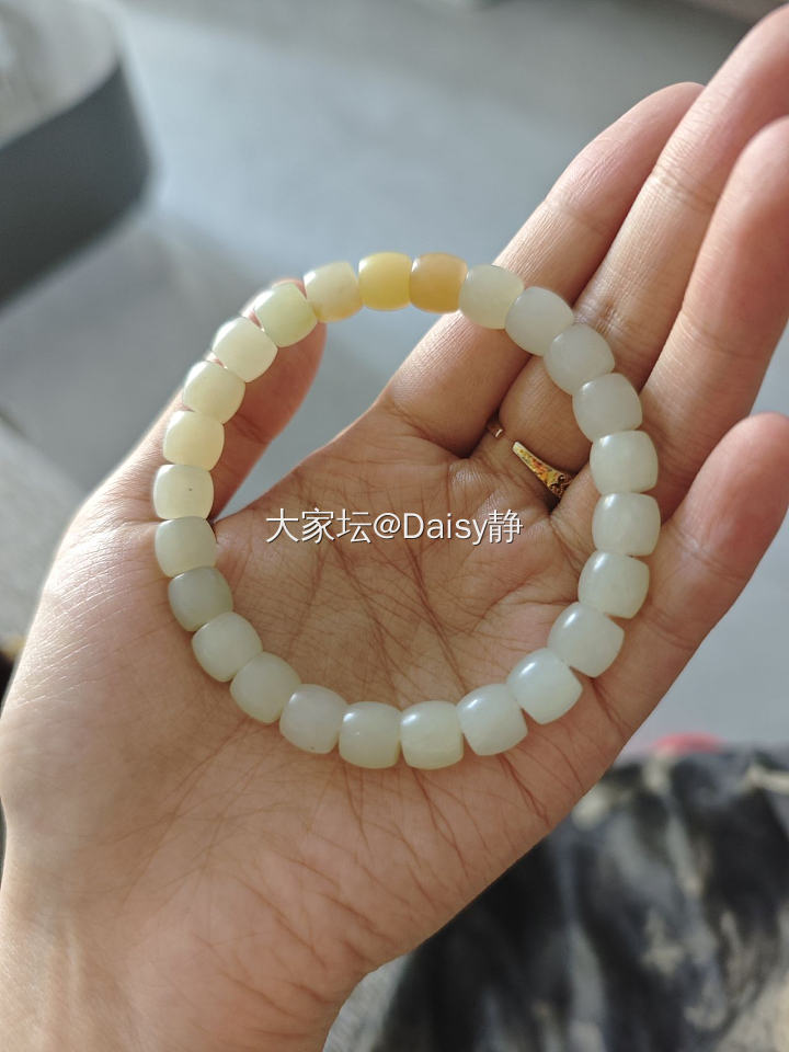 且末山流水手串_和田玉