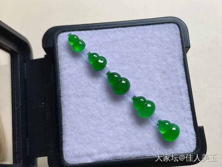 佳人美玉高冰种阳绿葫芦一手_翡翠