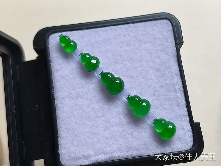 佳人美玉高冰种阳绿葫芦一手_翡翠
