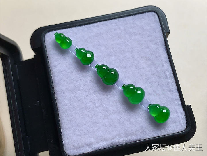 佳人美玉高冰种阳绿葫芦一手_翡翠