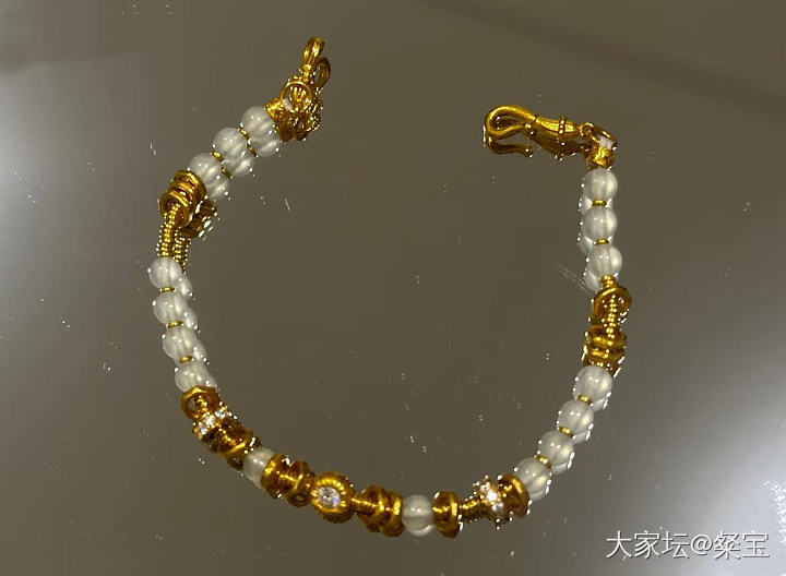 出两对冰玻起光的纯白小小胖扣子_翡翠