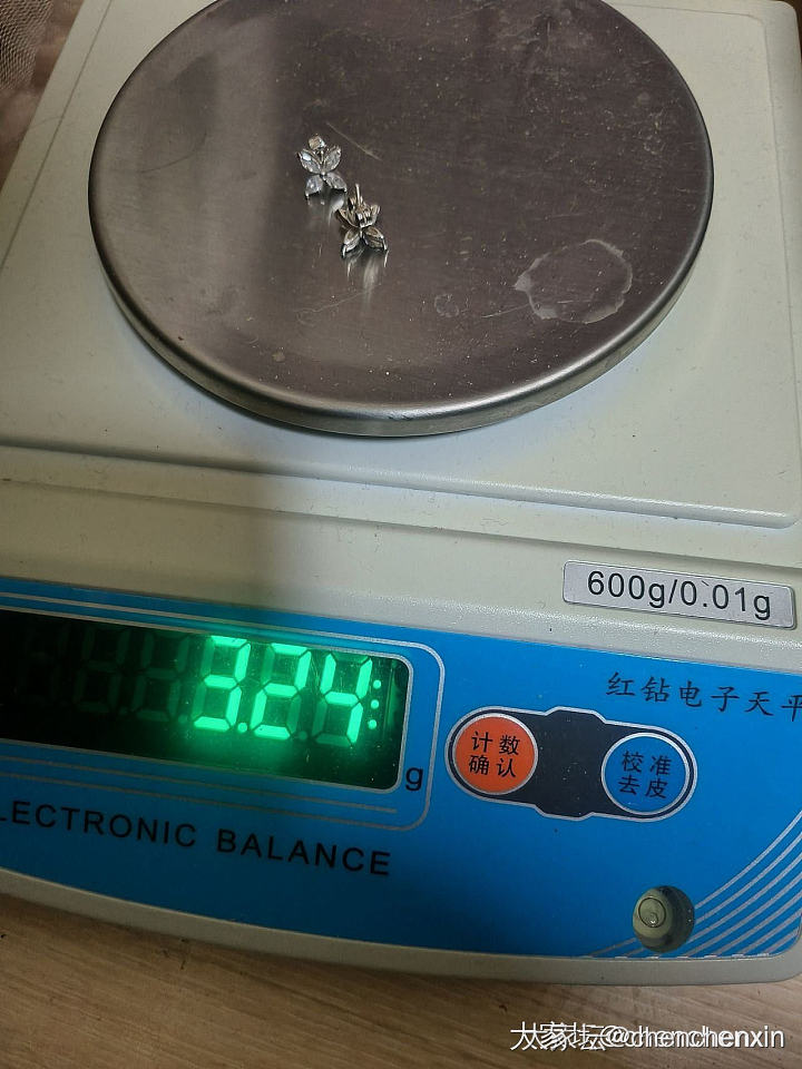 旧贴新用，出两对铂金耳钉，加两对18k金耳环_金