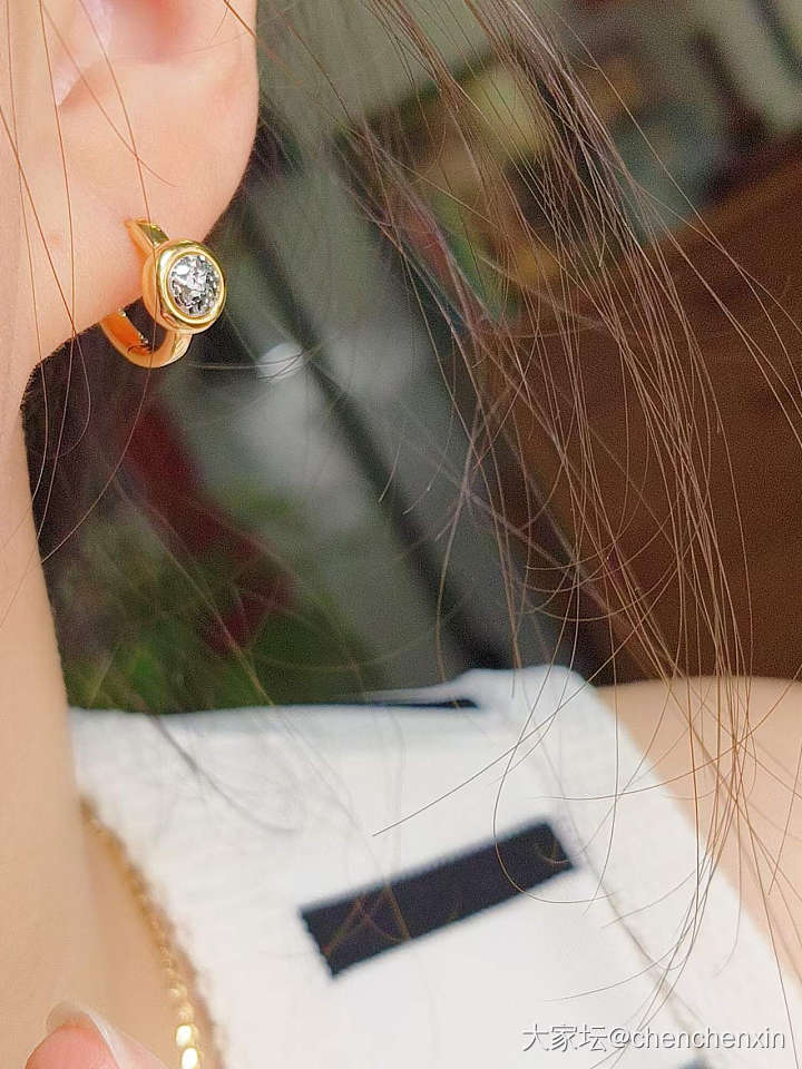 旧贴新用，出两对铂金耳钉，加两对18k金耳环_金