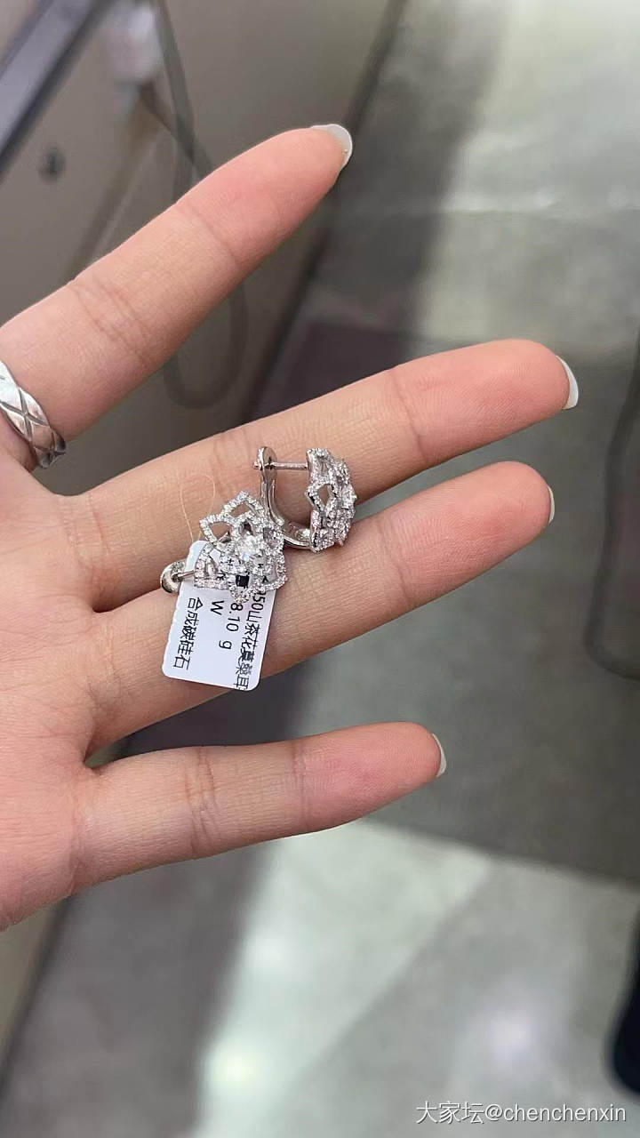 旧贴新用，出两对铂金耳钉，加两对18k金耳环_金