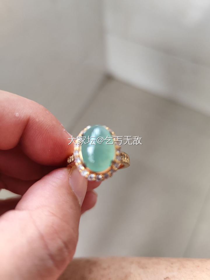 阴天 带铜拖翡翠戒面 紫罗兰 绿货都有喜欢的来，会分别上图_翡翠