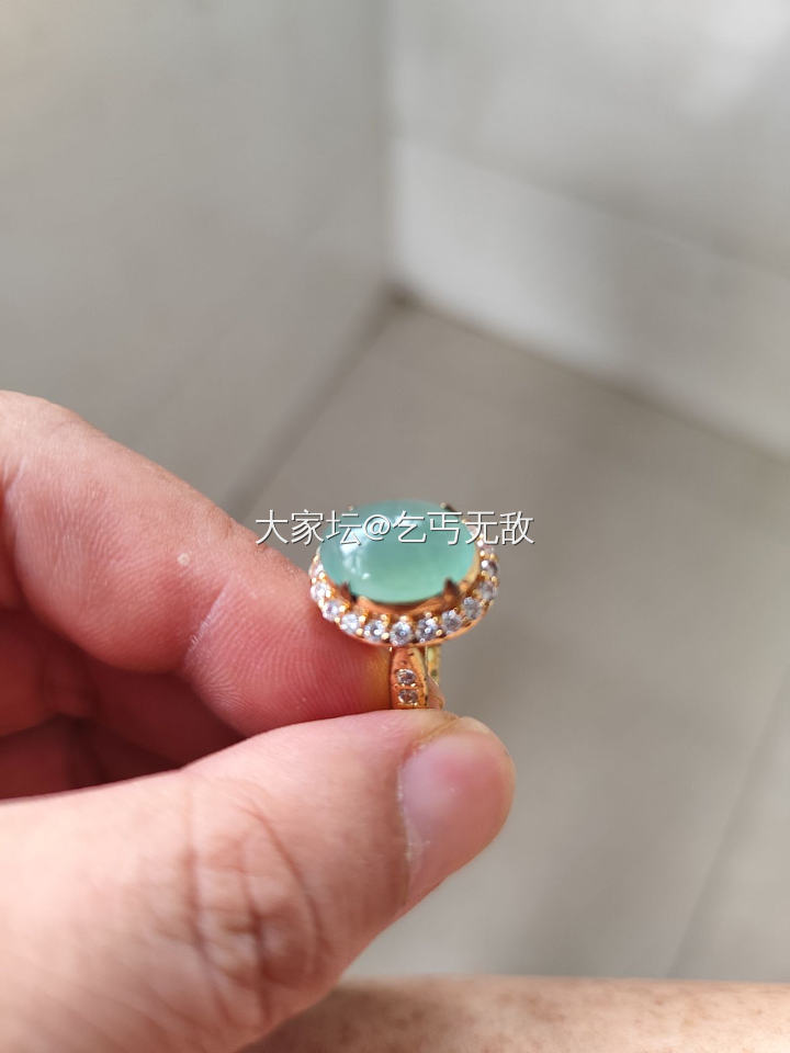 阴天 带铜拖翡翠戒面 紫罗兰 绿货都有喜欢的来，会分别上图_翡翠